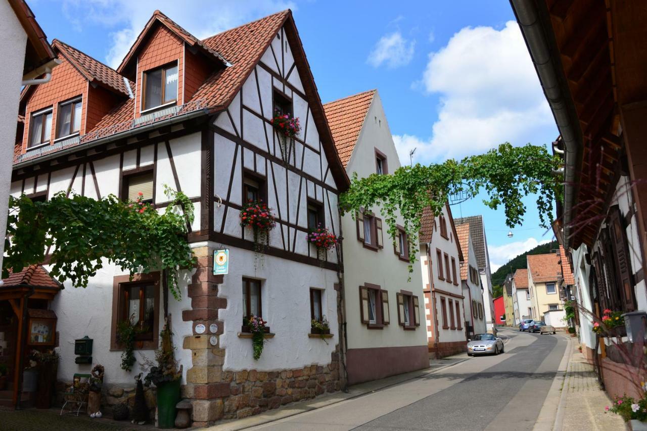 Gästehaus Ehrhardt Schweigen-Rechtenbach Exterior foto
